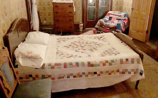 BV_Antique Bed